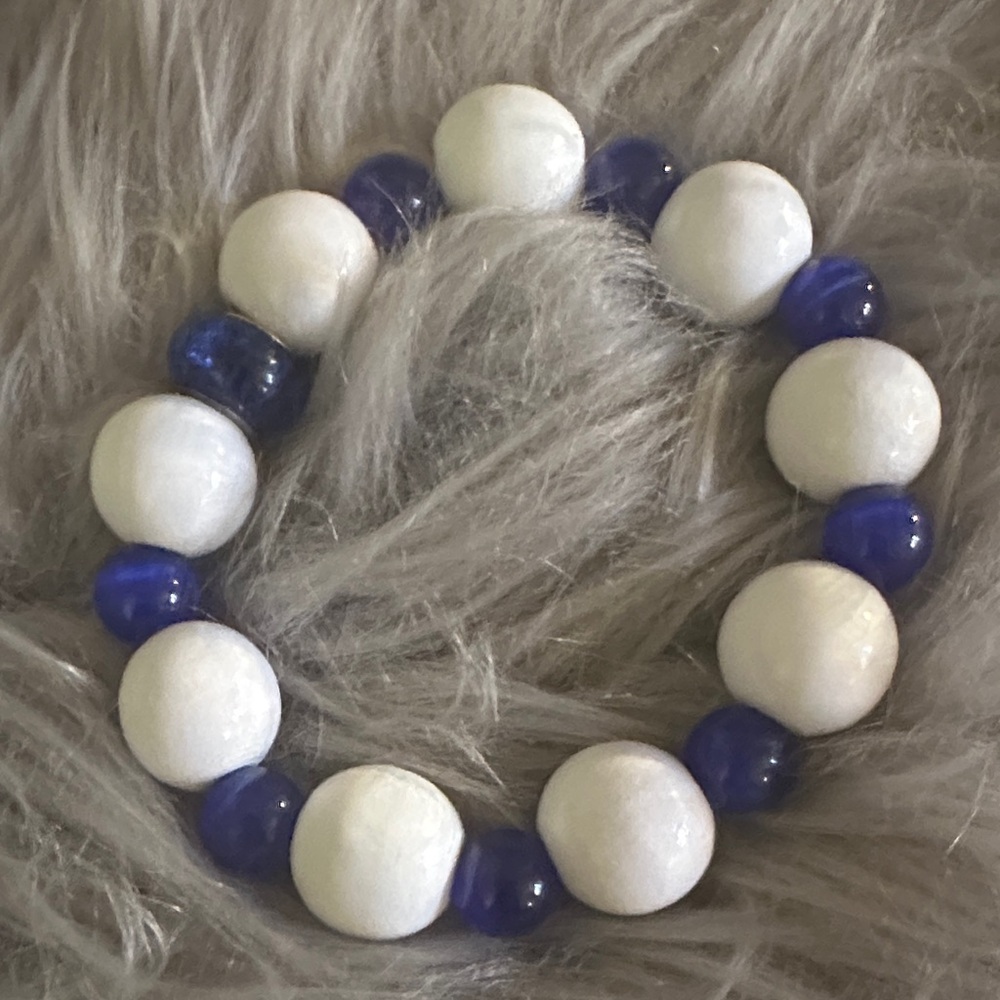 Elegant Blue and White Beaded Bracelet